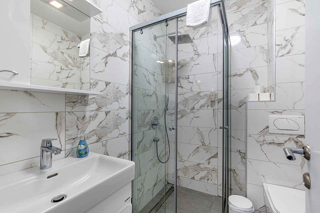 Stylish 30 m² One-Bedroom Apartment with Scenic Views in Bečići — photo 7